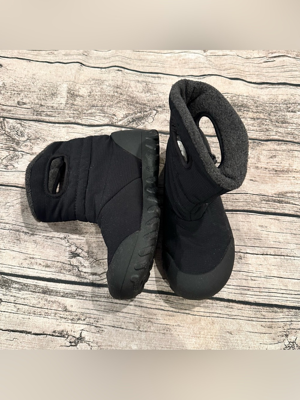 Bogs Kids’ Winter Boots with Soft Fleece Lining and Thick Rubber Sole; Unisex 4